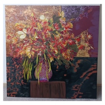 Enjoy the golden glow of autumn while longing for spring. A lush bunch of flowers, in a classic vase, on a wooden crossbeam. Warm autumn colors with a golden glow. A walnut/ black frame with a subtle pattern, referring to the splashes of the golden hour, the warm evening light in the brushstrokes. Bridging the transition from fall to spring. 90 cm x 90 cm x 0,4 cm, / 94 x 94 x 4 cm, oilpainting - mix media. Watermixable oils, pigments, gouache, chalkpaint, wax crayons, carcoil, on aluminium. (framed, walnut / black wood).